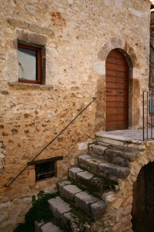 Aparthotel Il Borgo Di San Pio à Fontecchio Extérieur photo